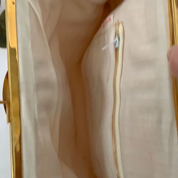 SOLD! VINTAGE Ivory Mesh Bag - Picture 4 of 8